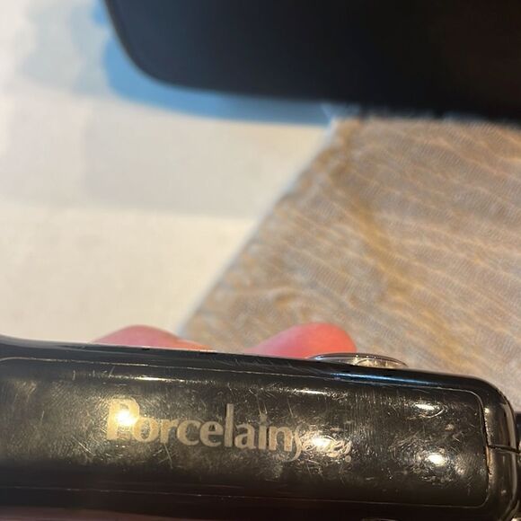 Flat irons 2 in sale with 2 round brush 2 sizes from clean home, no smoking. - Picture 3 of 5